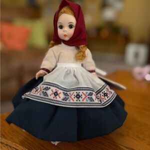 Vintage Madame Alexander miniature showcase Russia #548 8” in Original Box